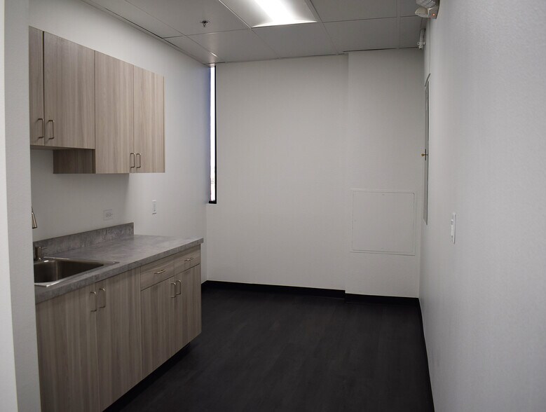 More Photos Of 4245 S Grand Canyon Dr, Las Vegas General Retail For Lease