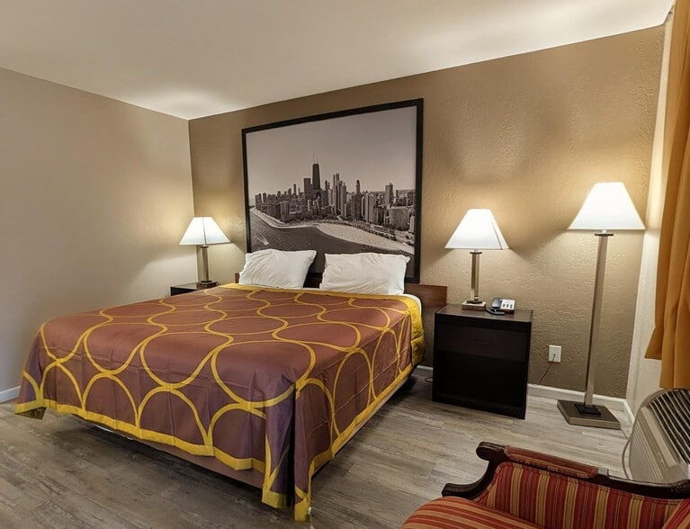 More Photos Of 400 Abes Way, Taylorville Hotel For Sale