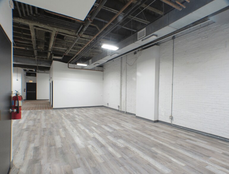 More Photos Of 160 E Grand Ave, Chicago Office For Lease