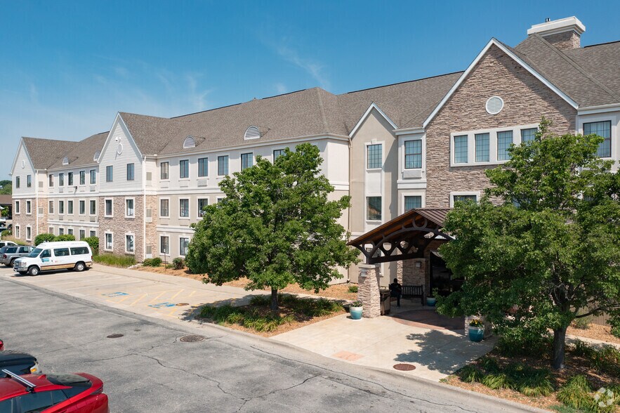 More Photos Of 300 W Romeo B Garrett Ave, Peoria Hotel For Sale