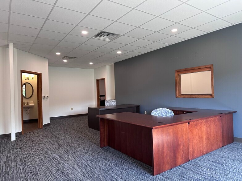 More Photos Of N7915 902nd St, River Falls Office For Lease