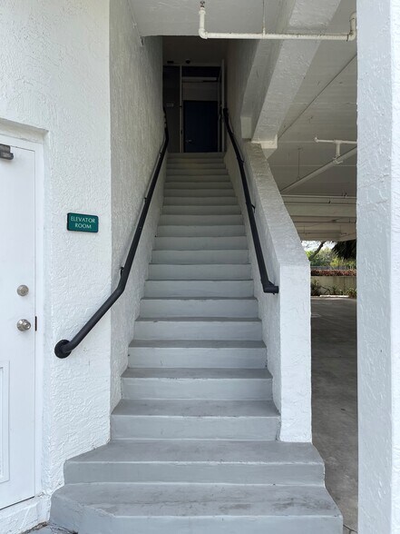 More Photos Of 2505 NW Boca Raton Blvd, Boca Raton Office For Sale