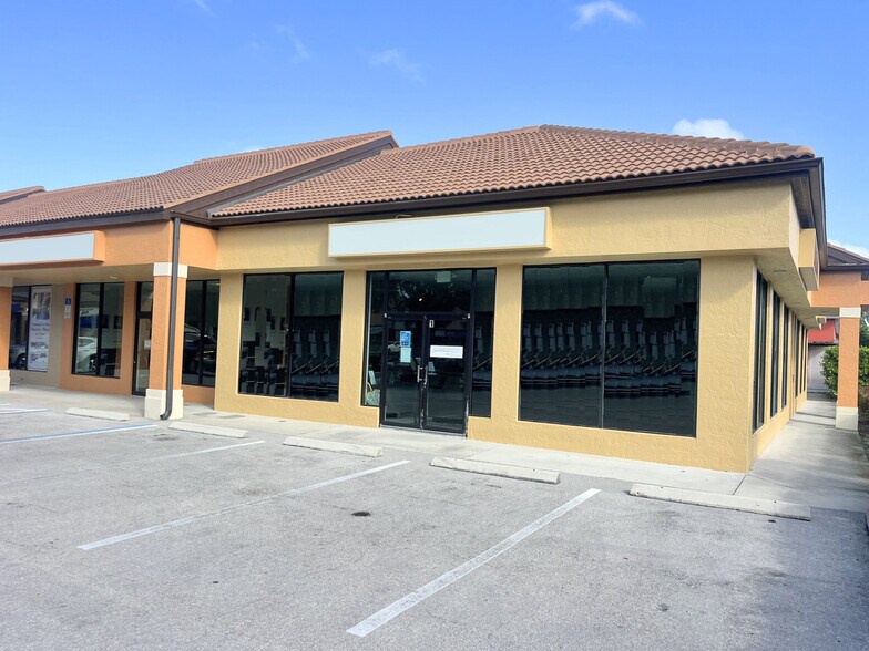 More Photos Of 10353 Tamiami Trl N, Naples Unknown For Lease