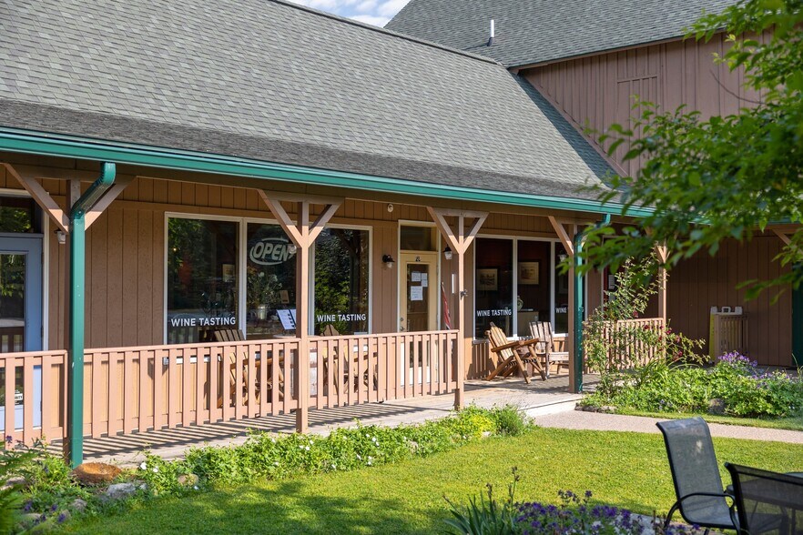 More Photos Of 5046 S West Bay Shore Dr, Suttons Bay Storefront Retail Residential For Sale