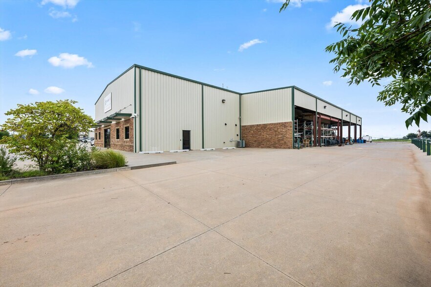 More Photos Of 12400 S Sunnylane Rd, Moore Manufacturing For Lease
