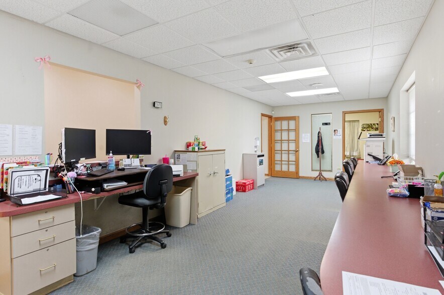 More Photos Of 1640 Willow Circle Dr, Crest Hill Medical For Sale