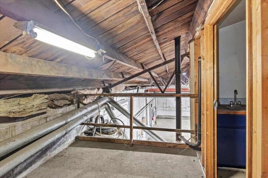 More Photos Of 890 N Main St, Independence Warehouse For Sale