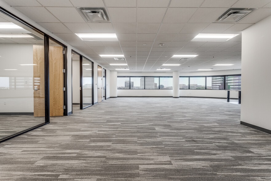 More Photos Of 5601 Executive Dr, Irving Office For Sale