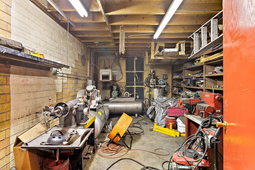 More Photos Of 825 W Center St, Provo Auto Repair For Sale
