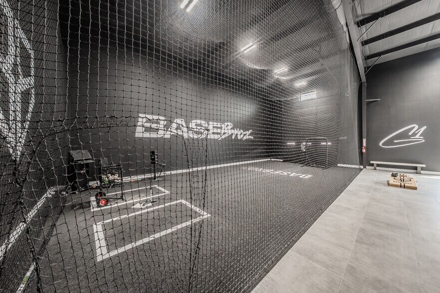 More Photos Of 13053 Harmon Rd, Fort Worth Warehouse For Sale