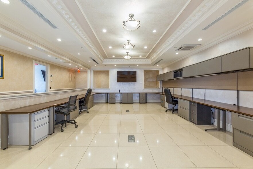 More Photos Of 215-15 Northern Blvd, Bayside Storefront Retail Office For Lease