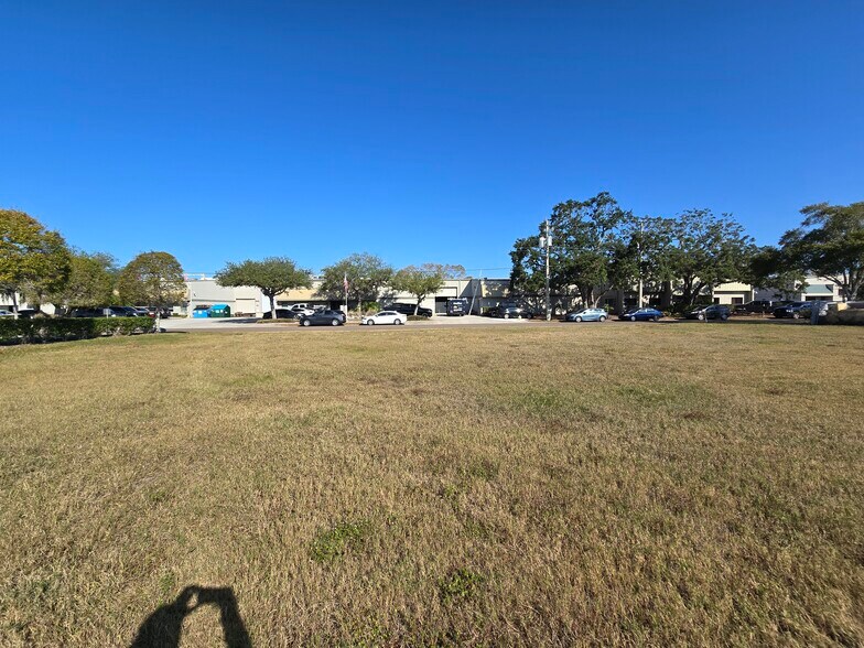 More Photos Of 340 Scarlet Blvd, Oldsmar Manufacturing For Sale