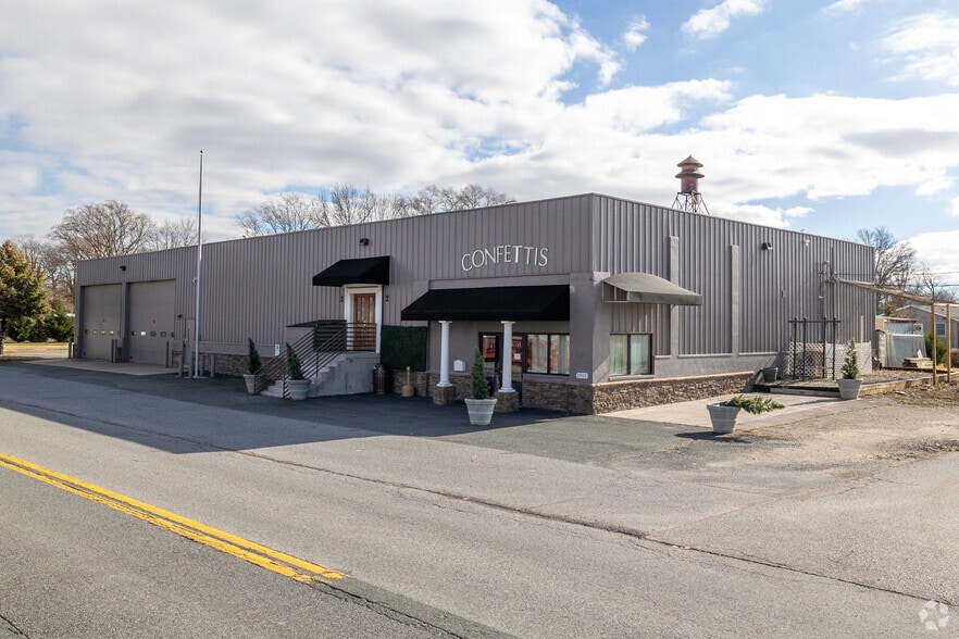 Primary Photo Of 1913 Middleborough Rd, Essex Showroom For Sale