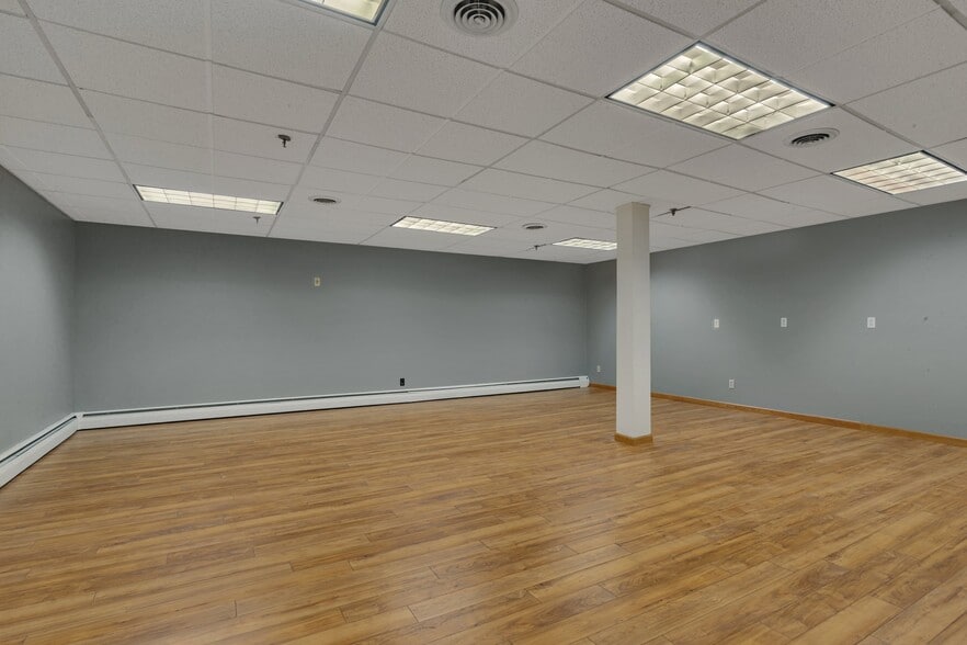 More Photos Of 14 7th Ave N, Saint Cloud Office For Sale