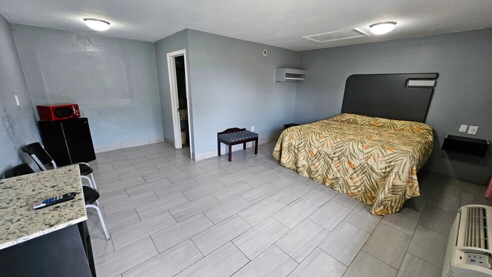 More Photos Of 670 E Vine St, Kissimmee Hotel For Sale
