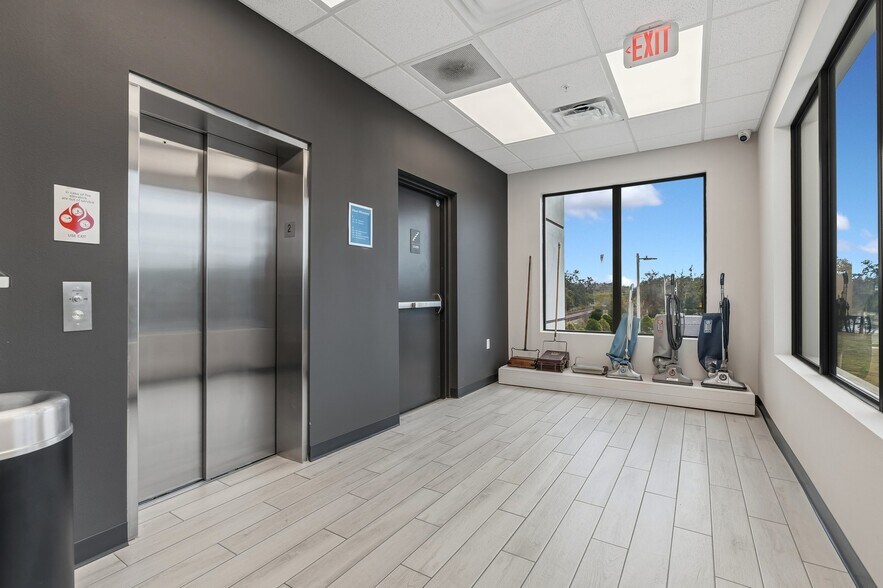 More Photos Of 131 S Country Club Rd, Lake Mary Office For Sale