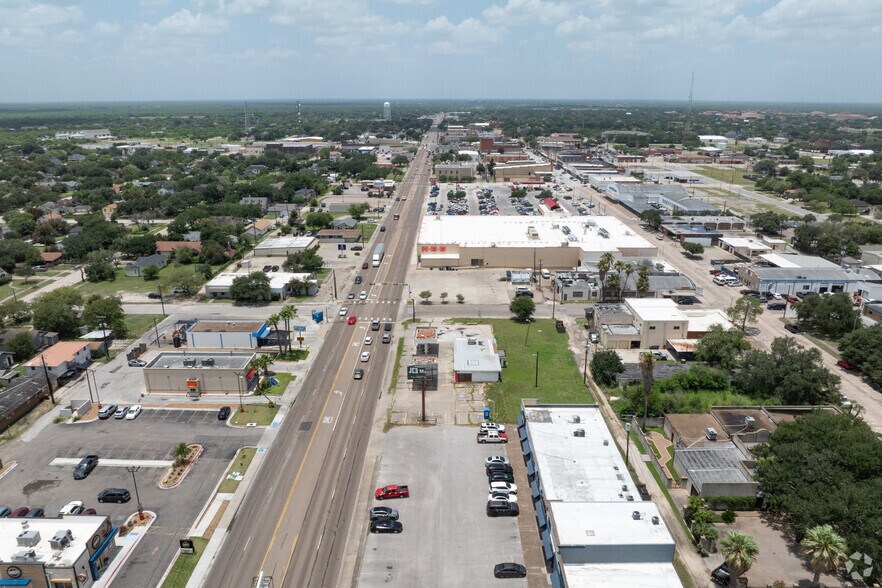 More Photos Of 606 E King Ave, Kingsville Storefront Retail Office For Sale