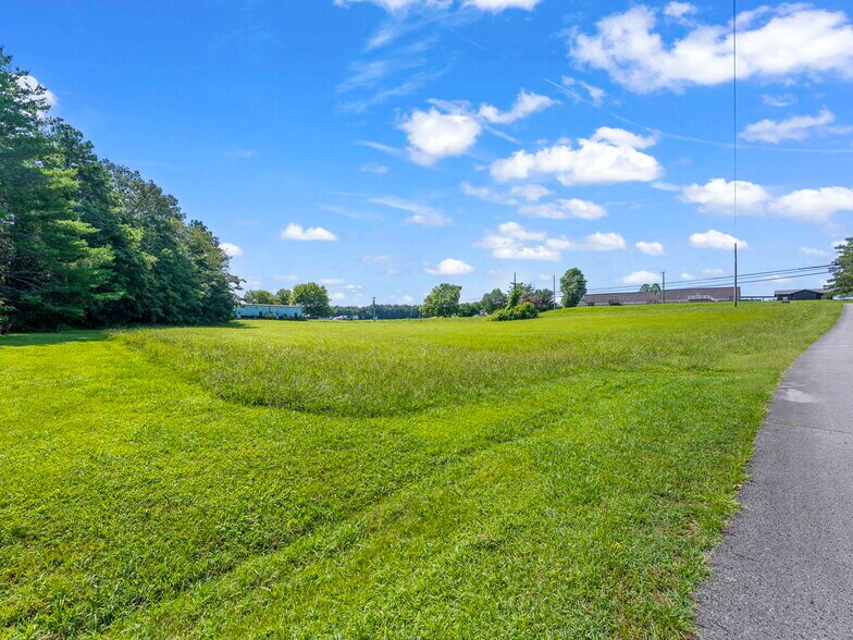 More Photos Of College St S, Winchester Land For Sale