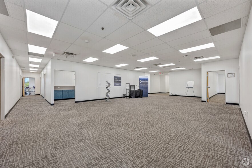 More Photos Of 4715 Mountain Creek Pky, Dallas Manufacturing For Lease