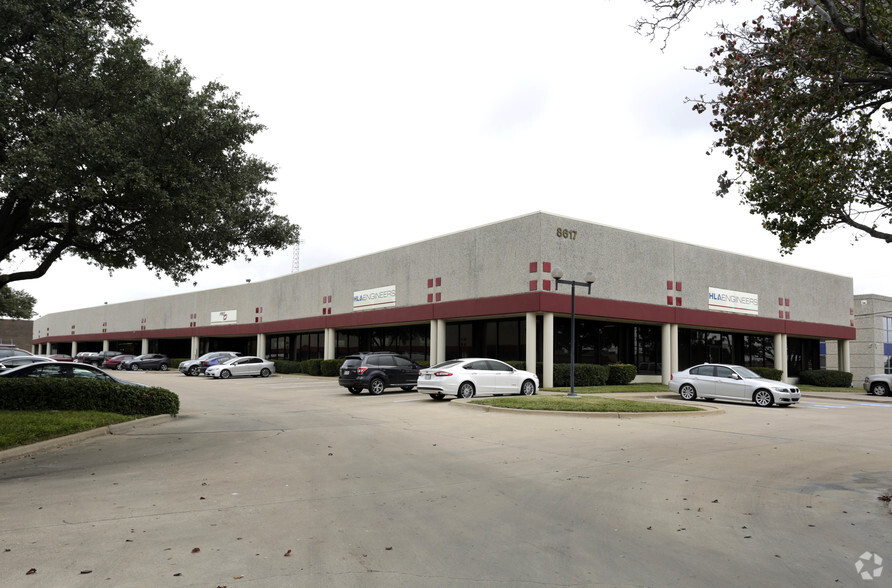 Primary Photo Of 8617 Ambassador Row, Dallas Showroom For Lease