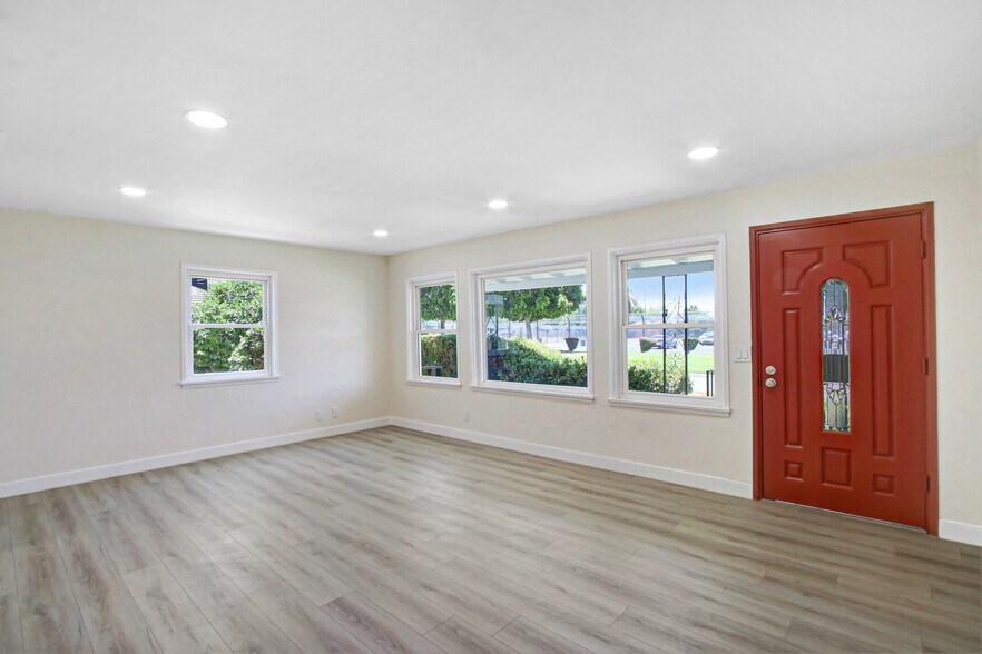More Photos Of 3879 Dykes Ln, Riverside Apartments For Sale
