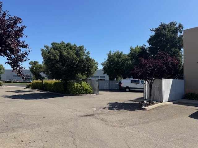 More Photos Of 2427 Station Dr, Stockton Warehouse For Sale