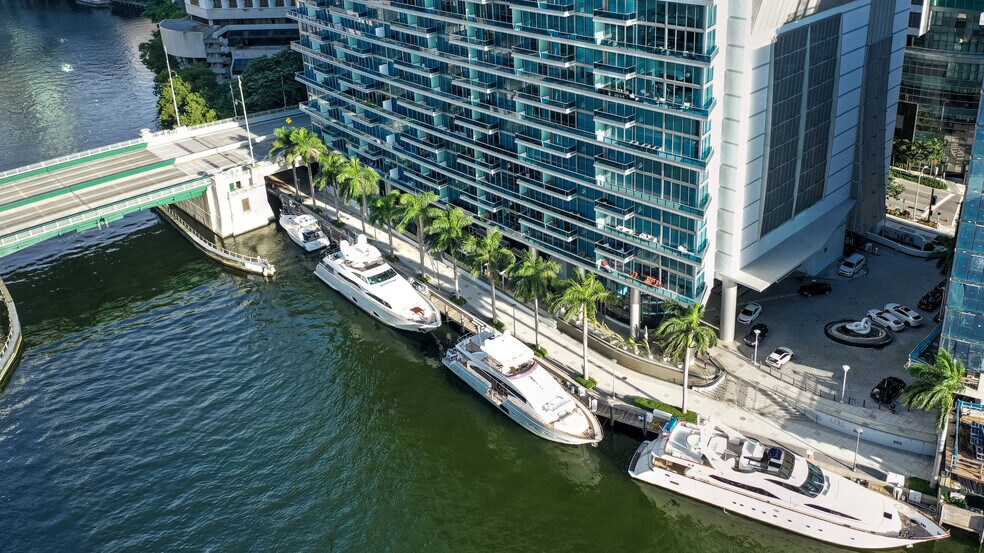 More Photos Of 270 Biscayne Boulevard Way, Miami Hotel For Lease