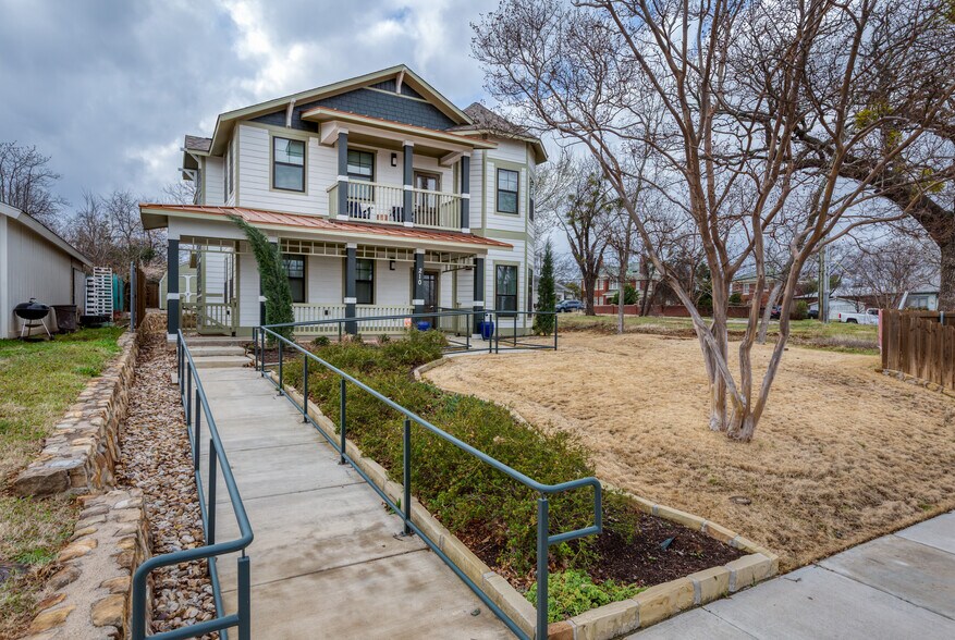 More Photos Of 210 E Church St, Weatherford Office Residential For Lease