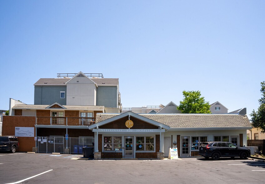 More Photos Of 820 D St, San Rafael Veterinarian Kennel For Sale
