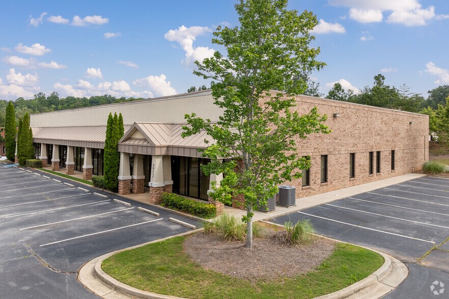 Primary Photo Of 4913 Summer Oak Dr, Buford Service For Lease