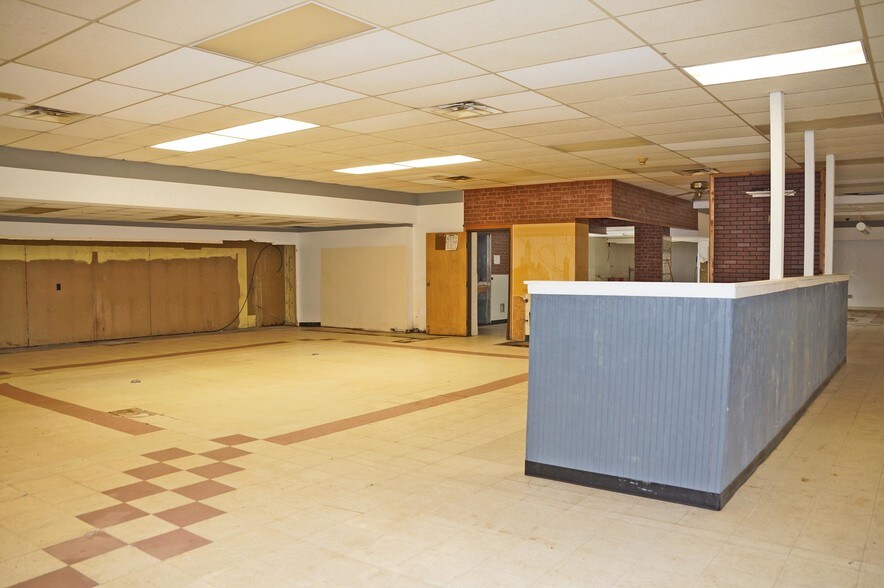 More Photos Of 130 S Main St, Fredericktown Storefront For Sale