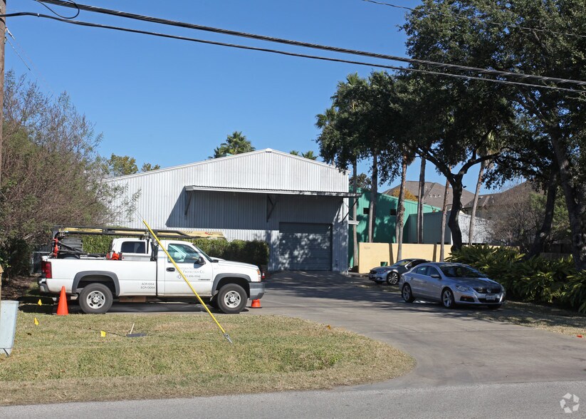 More Photos Of 5226 Elm St, Bellaire Light Distribution For Sale