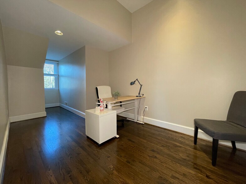 More Photos Of 123 N Henry St, Alexandria Office For Lease