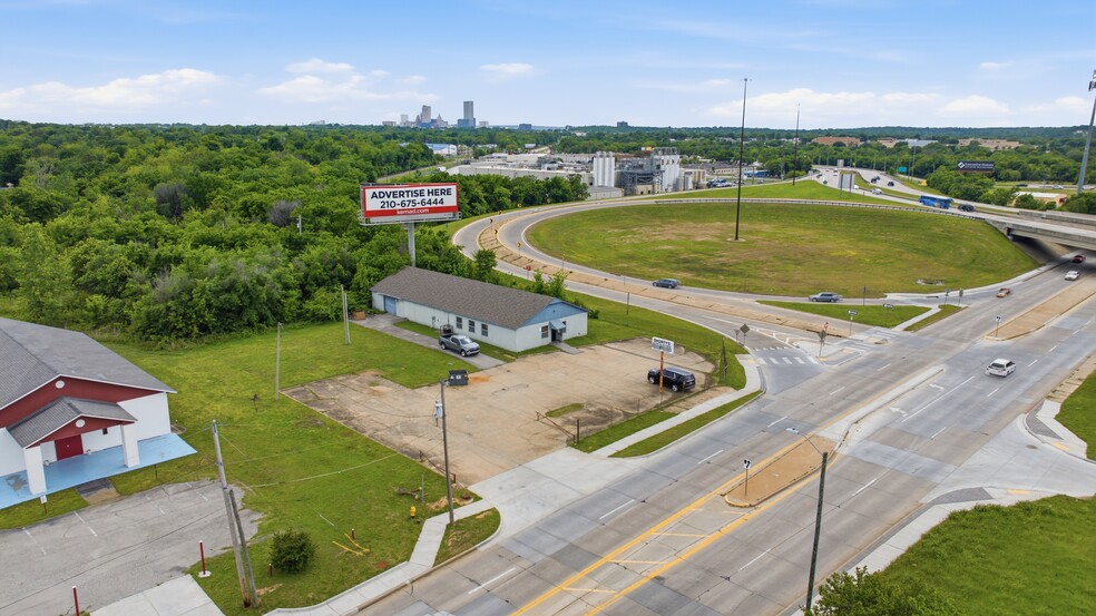 More Photos Of 2604 E Apache St, Tulsa Auto Repair For Sale