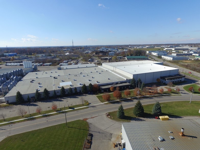 More Photos Of 75 Plant Farm Blvd, Brantford Warehouse For Lease