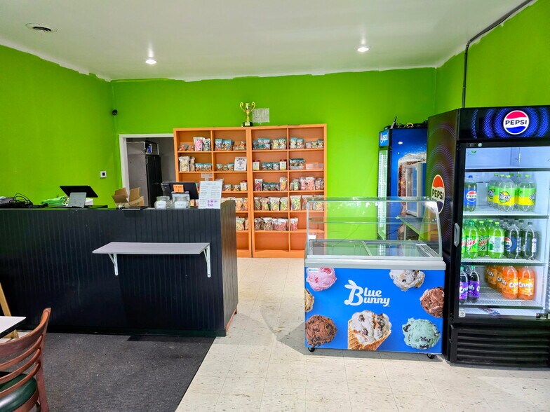 More Photos Of 8010 Dixie Hwy, Birch Run Convenience Store For Sale