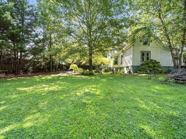 More Photos Of 221 N Main St, Clover Hospitality For Sale