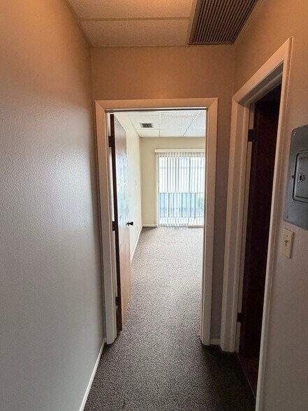 More Photos Of 1950 Courtney Dr, Fort Myers Office For Lease