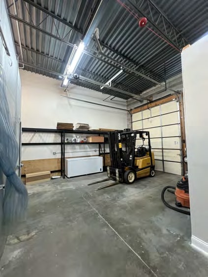 More Photos Of 1002-1016 Bonaventure Rd, Elk Grove Village Warehouse For Lease