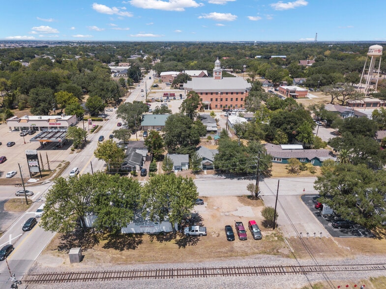 More Photos Of 800 Avenue D, Katy Warehouse For Sale