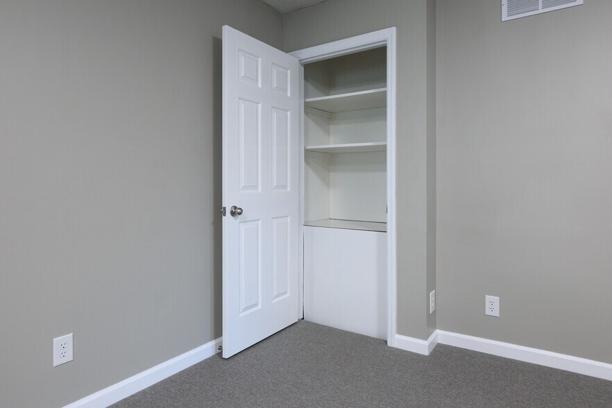 More Photos Of 216 E Reynolds Rd, Lexington Office For Lease