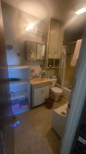 More Photos Of 5835 8th St, Zephyrhills Flex For Sale