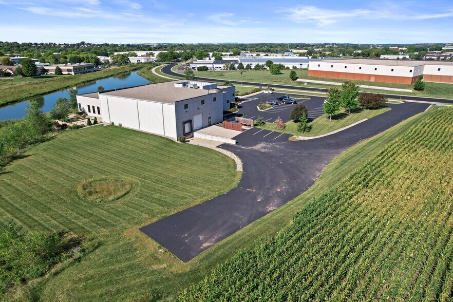 More Photos Of 1071 Uniek Dr, Waunakee Flex For Sale