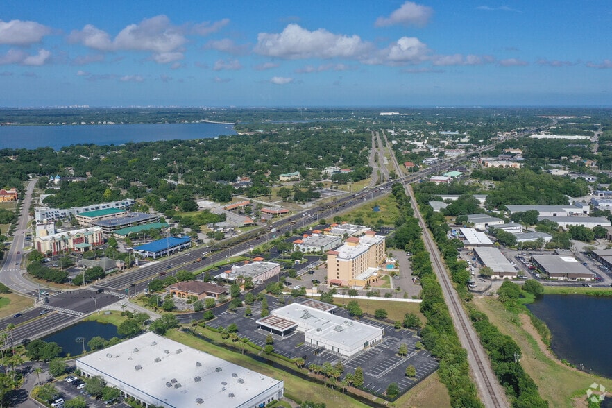 More Photos Of 4021 Tampa Rd, Oldsmar Showroom For Sale