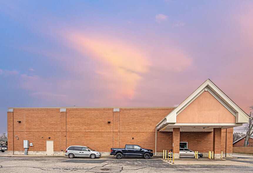 More Photos Of 31415 Ford Rd, Garden City Drugstore For Sale
