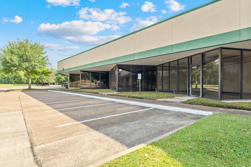 More Photos Of 11200-11248 Wilcrest Green Dr, Houston Unknown For Lease
