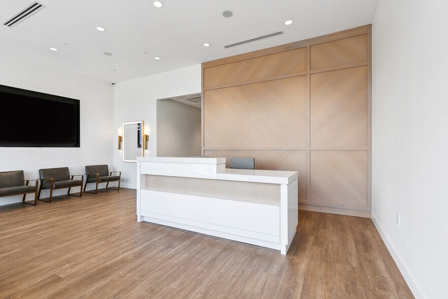 More Photos Of 3908 Veterans Memorial Blvd, Metairie General Retail For Sale