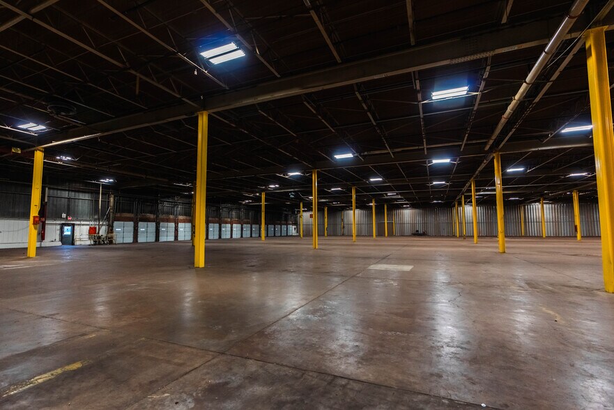 More Photos Of 2015 Washington Blvd, Baltimore Warehouse For Lease