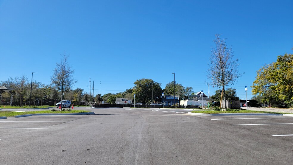 More Photos Of 425 S Woodland Blvd, Deland Office For Lease
