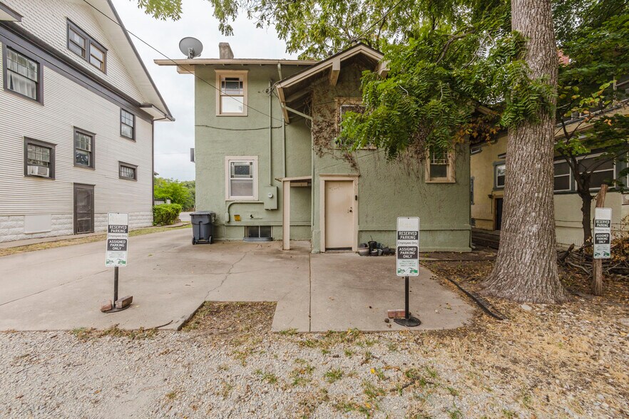 More Photos Of 2808 E Douglas Ave, Wichita Storefront Retail Office For Sale
